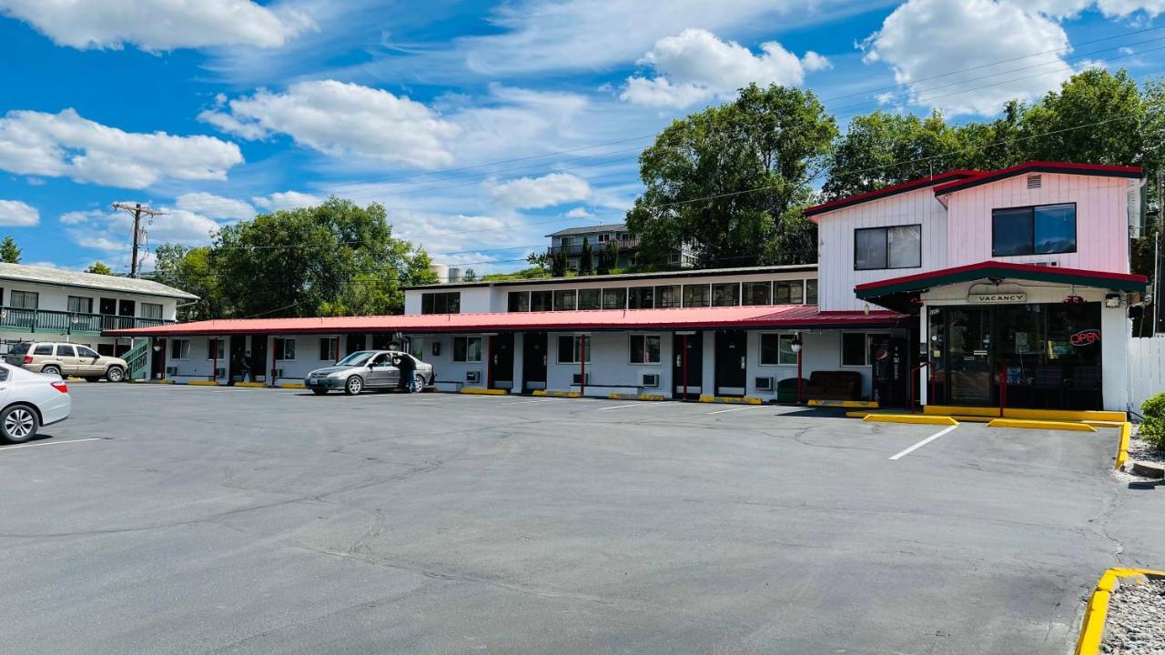 צ'לאן Apple Inn Motel מראה חיצוני תמונה